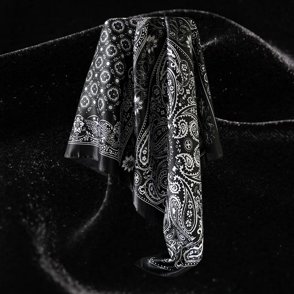 Foulard carré en satin à motif paisley de 90 cm, foulard rétro tendance pour femmes, accessoire de mode, foulard en satin noir et blanc à motif paisley.