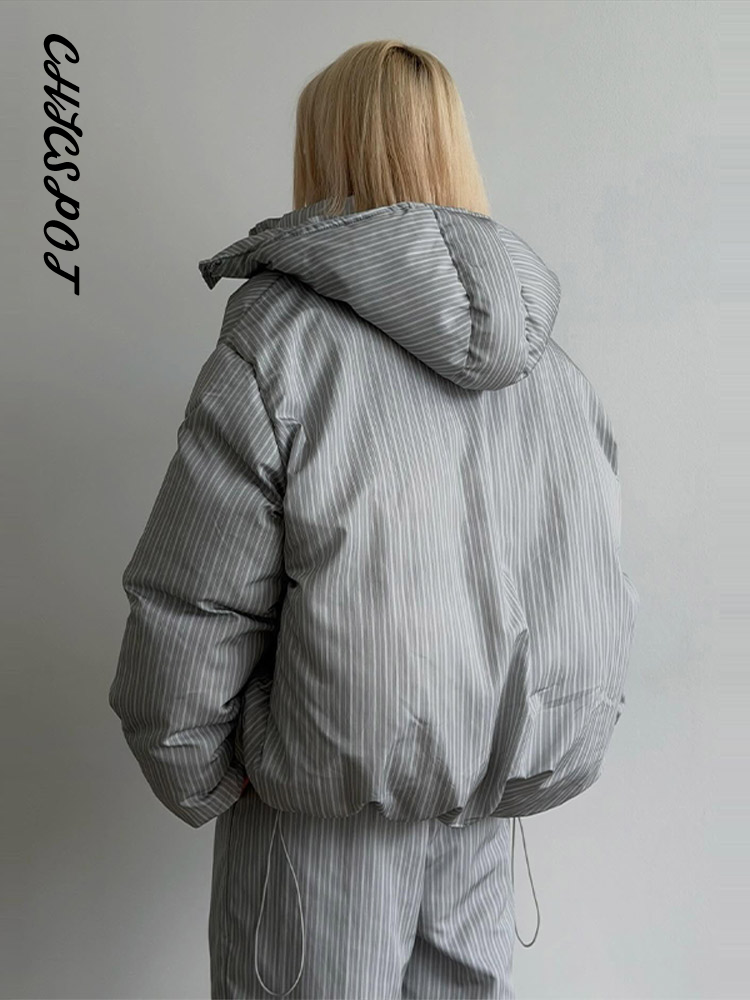 Nouvel ensemble pantalon et veste matelassée rayée à capuche et manches longues pour femme, style streetwear, avec pantalon lanterne et empiècements, tenue d'hiver