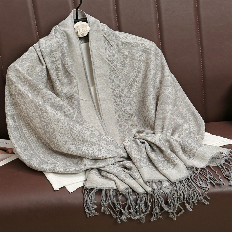 Écharpe Jacquard Gris Clair à Motif Paisley pour Femme, Châle Doux à Pompons, Élégante pour l'Automne et l'Hiver, Idéale pour le Bureau, les Trajets Quotidien, les Voyages, ou comme Cadeau