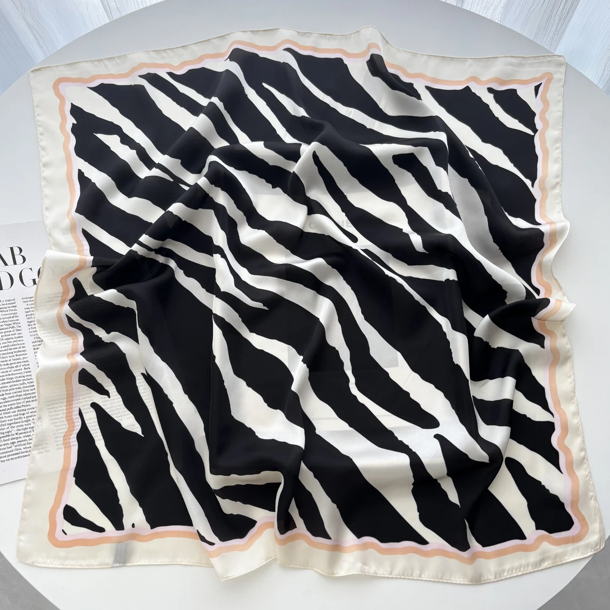 Foulard carré imprimé châle pour femmes, foulard en Satin doux, bandes de cheveux, ruban, bandeau Bandana