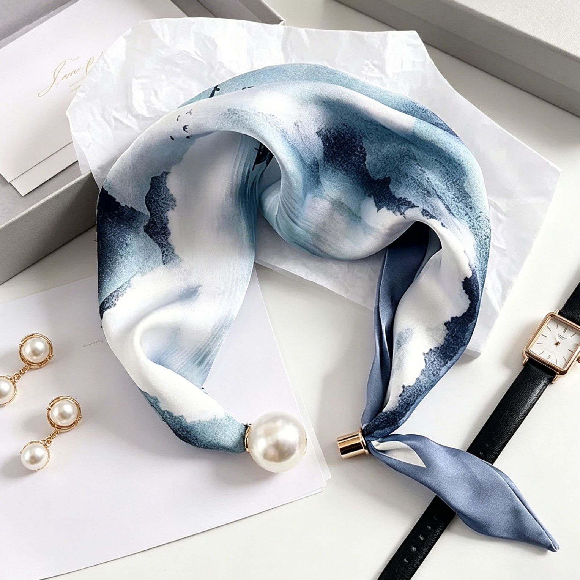 Nouvel Foulard Élégant Bleu Perle avec Fermoir Magnétique, Accessoire Artistique Polyvalent et Respirant pour l'Été