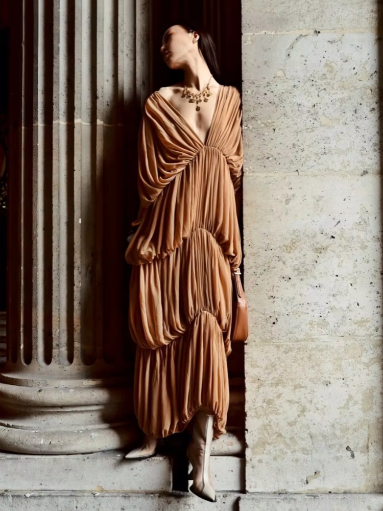 Robe longue sexy à col en V, design plissé à plusieurs niveaux, sans manches, robes drapées multi-couches, robes de soirée.