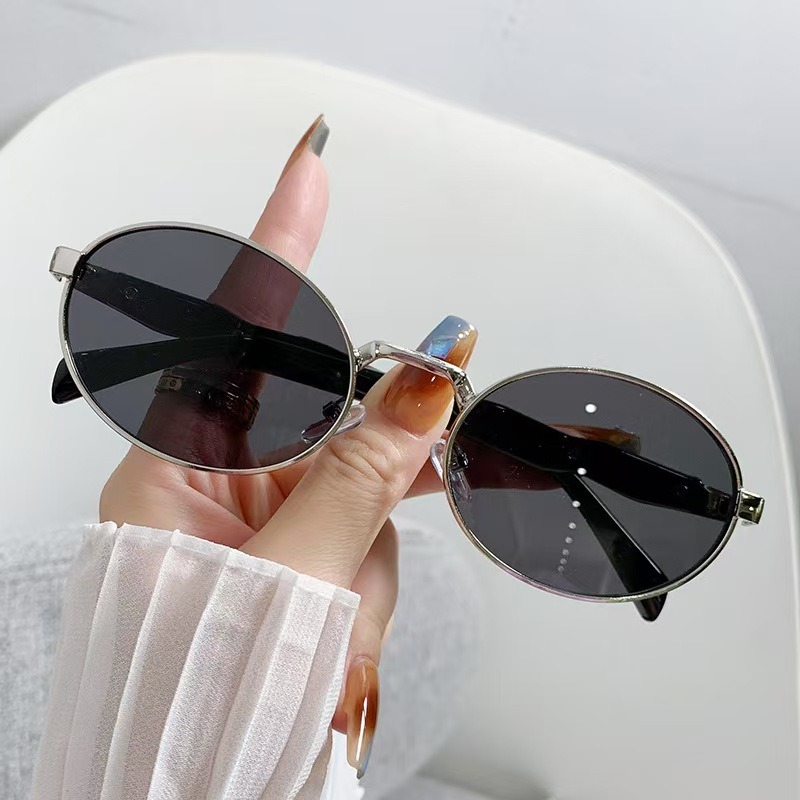 Lunettes de soleil ovales rétro pour femmes, lunettes de protection UV pour hommes, tendance, en métal haut de gamme, protection UV400