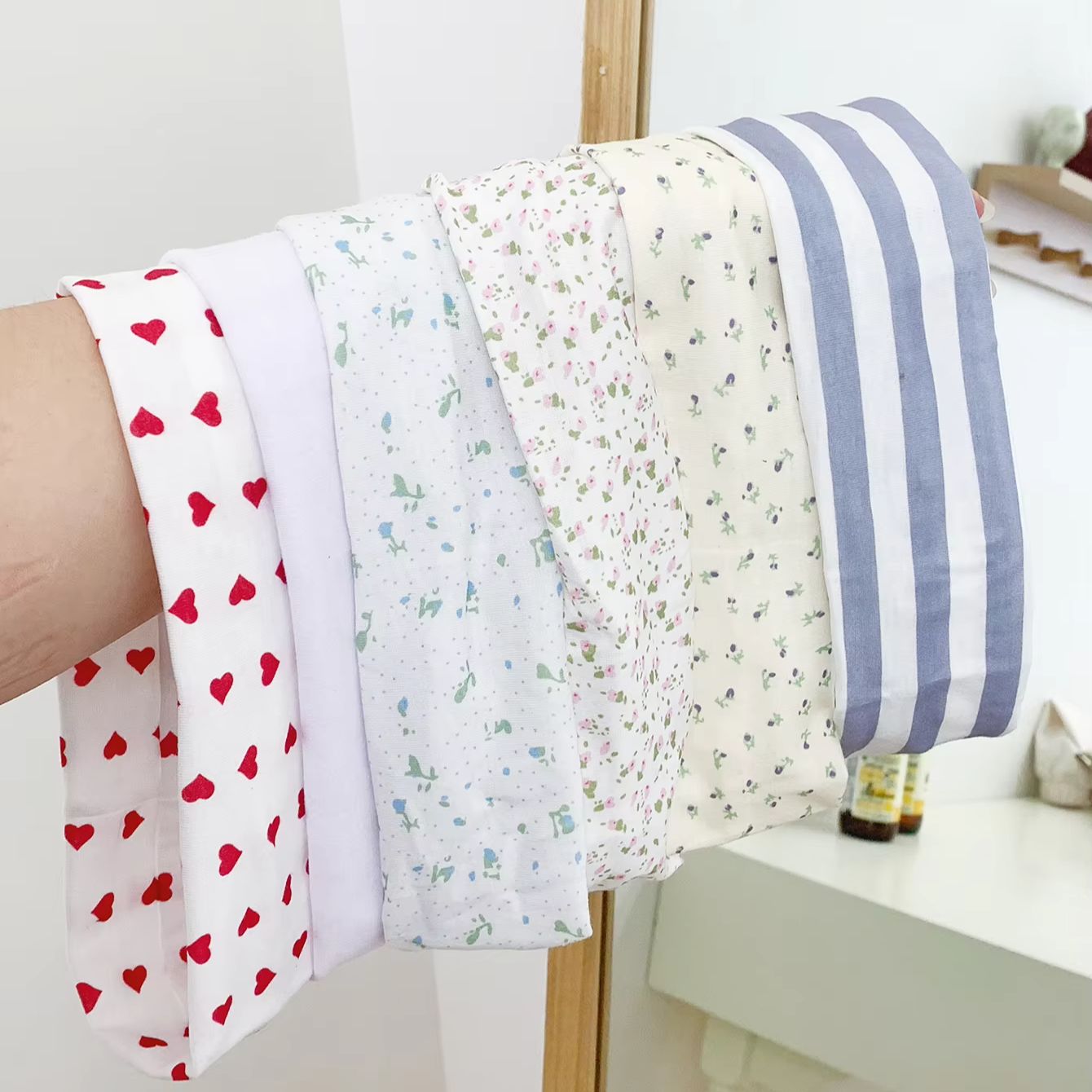 Lot de 6 bandeaux élastiques imprimés frais et mignons, bandeaux larges et très élastiques, style bohème, motif floral/rayé/en forme de cœur, pour le sport quotidien, le lavage du visage, le maquillage et les bandeaux antidérapants