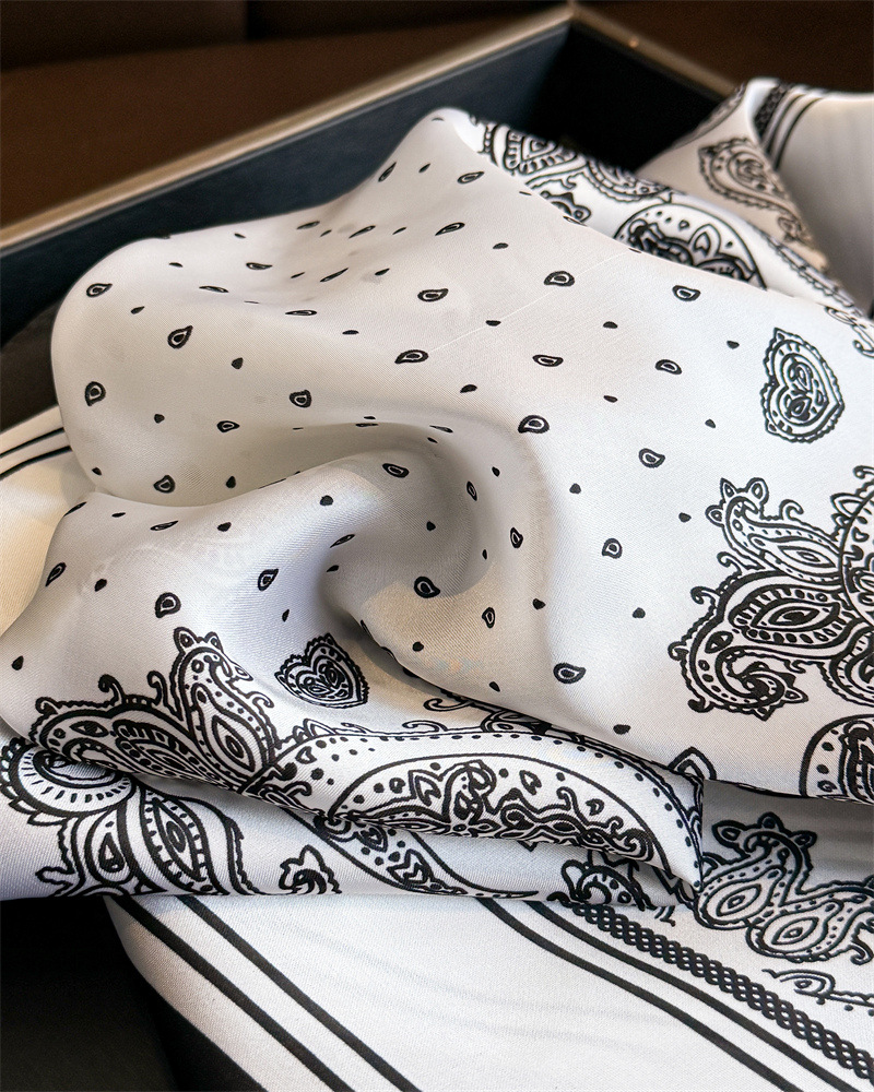 Foulard en soie noir imprimé de luxe pour femme, doux, en satin, carré, foulard de sac à main, foulard de créateur en soie