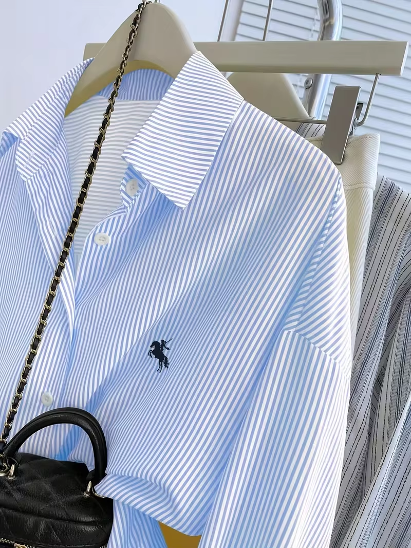 Chemisier à manches longues pour femmes, chemise décontractée à manches longues avec imprimé rayé et boutonnage frontal.