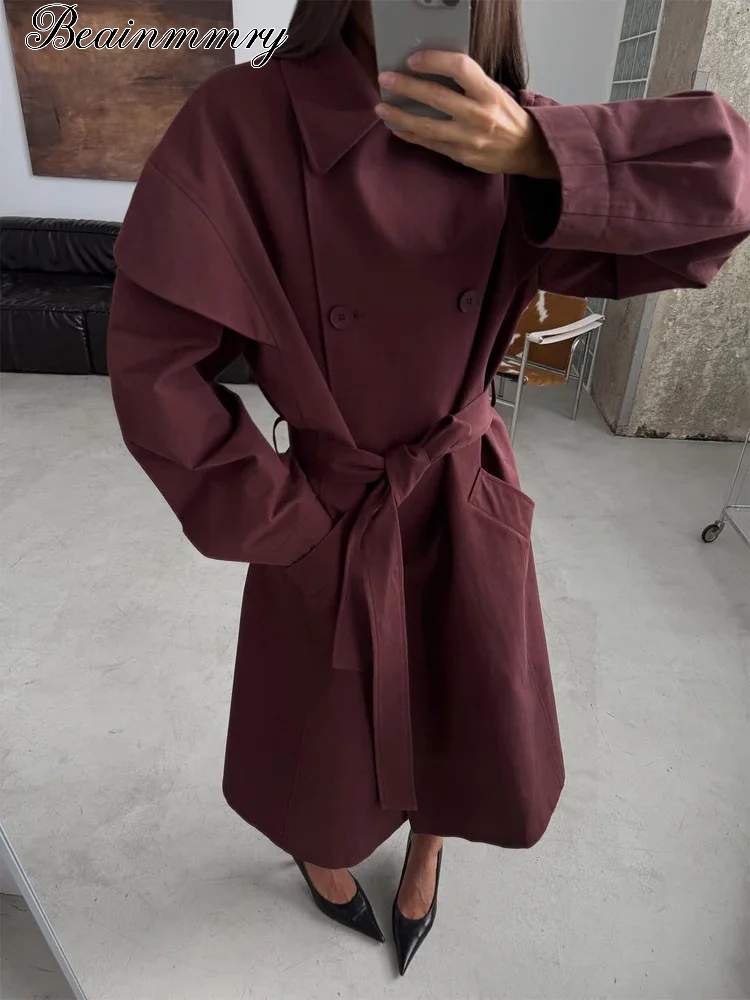 Manteau long bordeaux pour femme, à col cape, à double boutonnage, ceinturé à la taille, coupe-vent ample, pour l'automne et l'hiver.