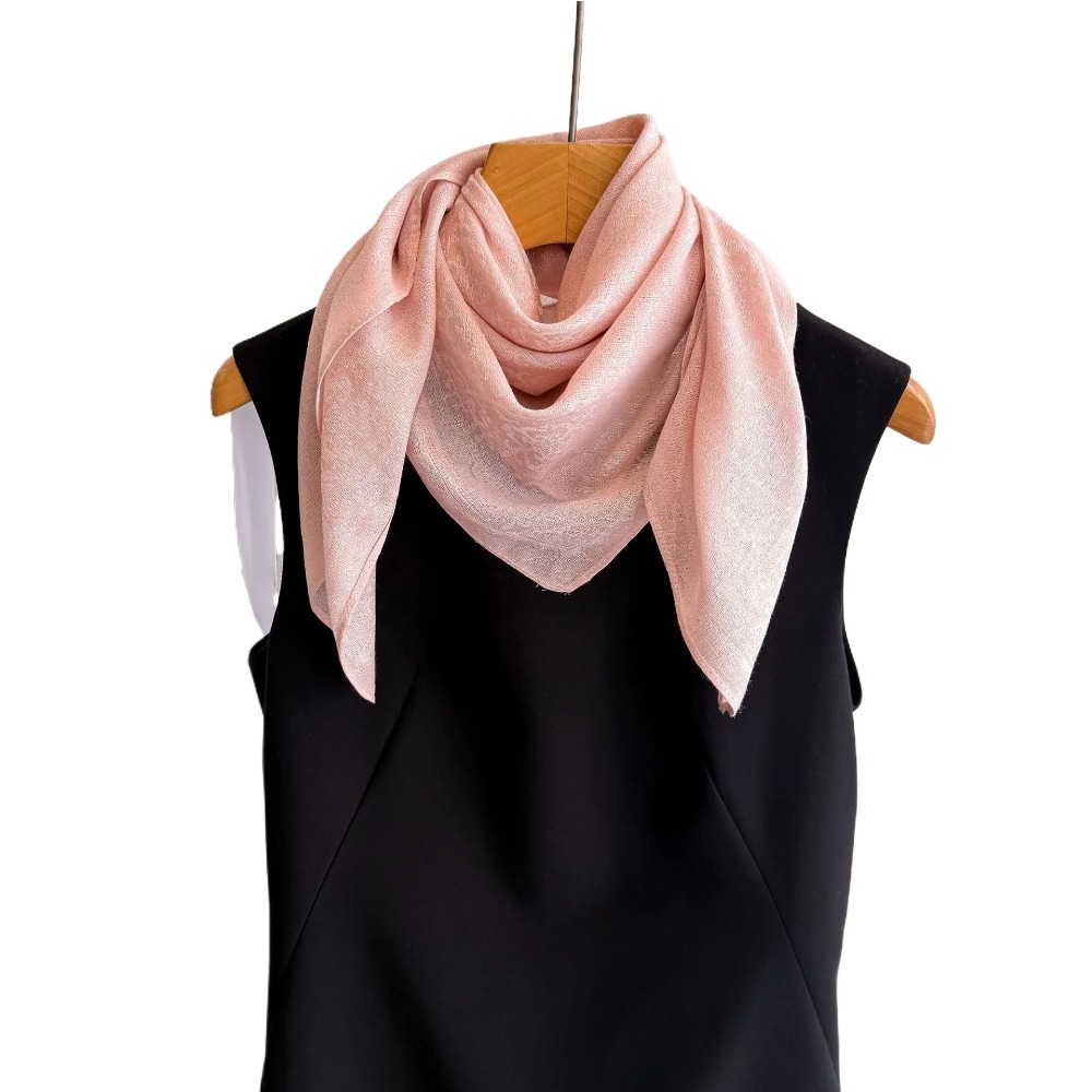 Nouvelle écharpe de mode printemps-été, simple et polyvalente, châle pour femme au style raffiné, léger et respirant en soie.