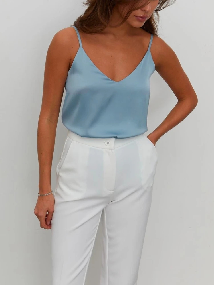 Spaghetti sangle haut femmes licou col en V basique blanc Cami sans manches Satin soie débardeurs femmes été 2026 Camisole