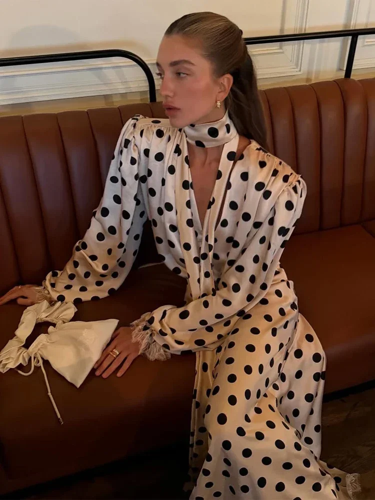 Ensemble 2 Pièces Jupe et Chemise à Pois pour Femme, Élégant, avec Foulard, Chemise à Manches Longues, Collection Printemps 2026, Mode Féminine, Vêtement d'Extérieur