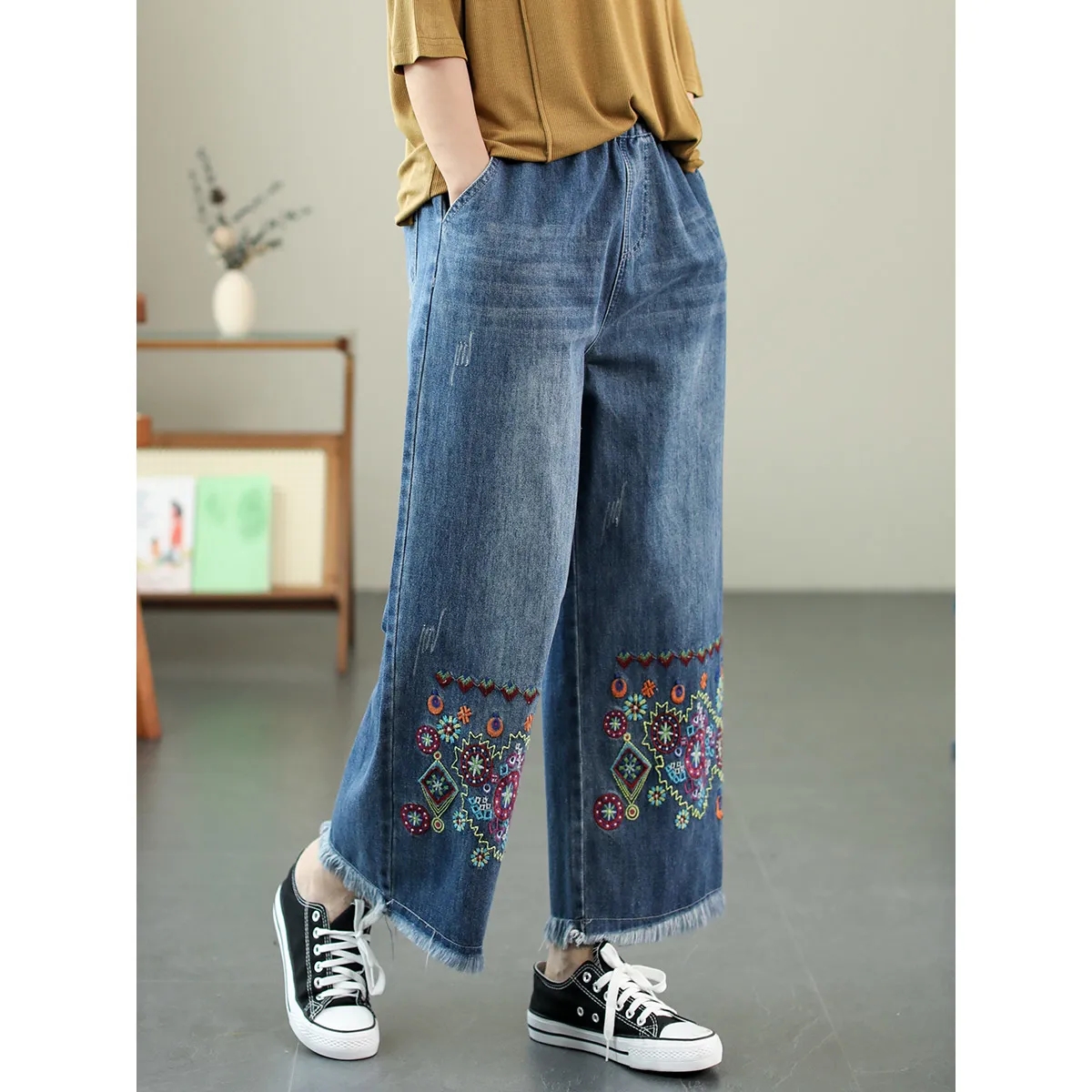 Jeans de style ethnique pour femmes, collection Printemps-Automne 2026, élastiques, taille haute, brodés, amples, coupe large, longueur 7/8
