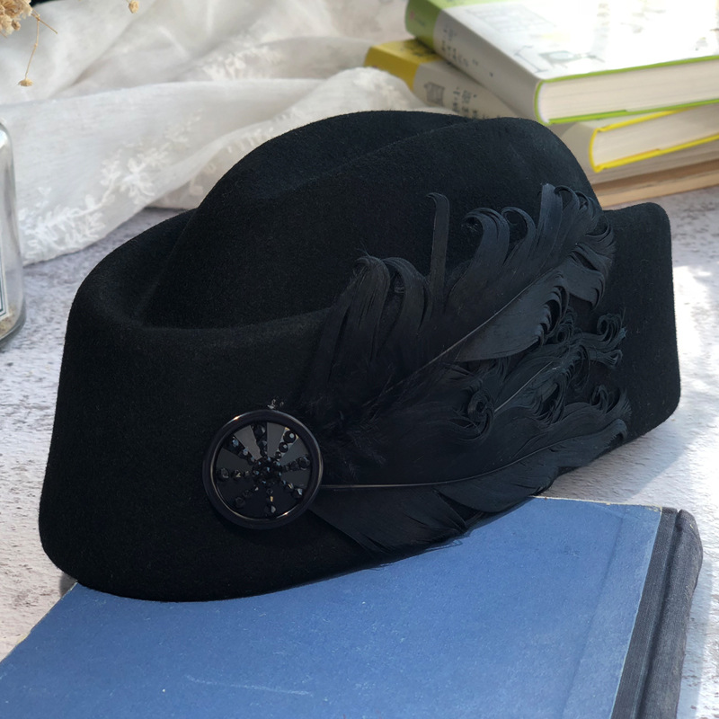Chapeaux en laine de style royal pour femmes, arc de plumes, hôtesse de l'air élégante, casquettes Fedora blanches, dame formelle, style royal, breton, automne, hiver