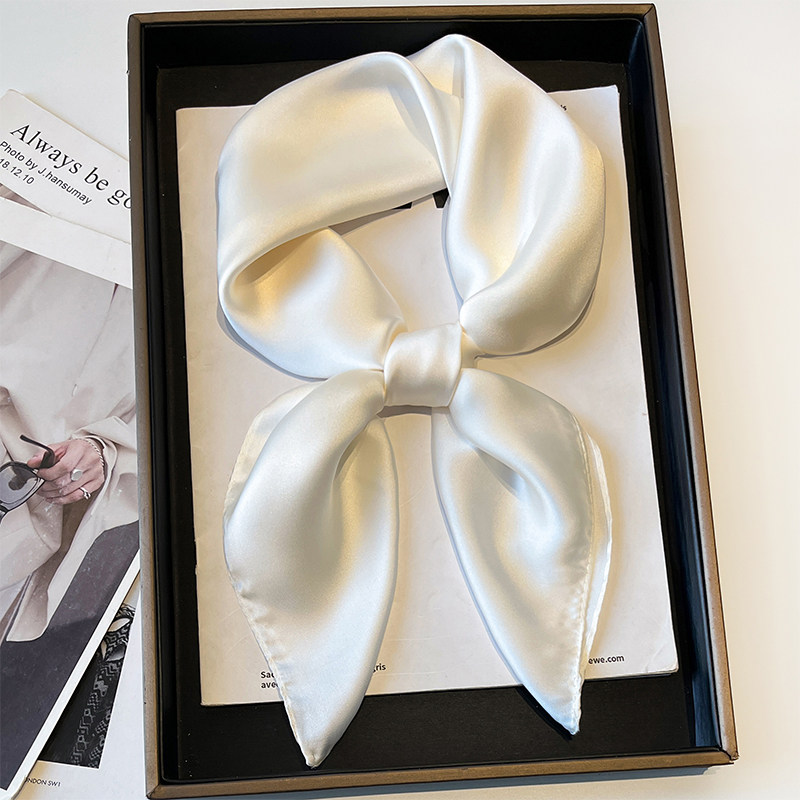 Écharpe simple de couleur unie pour femme, petit foulard carré en fausse soie de 70 cm, style basique à associer avec des chemises, un foulard ou pour les cheveux