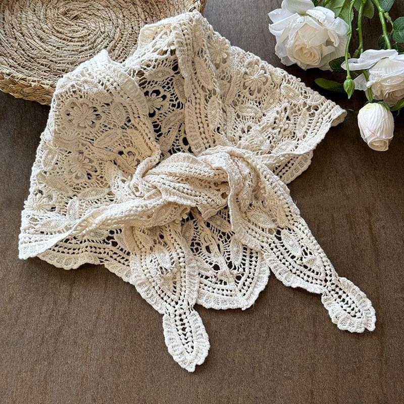 Boho fait à la main Crochet creux écharpe pour femmes Triangle foulard été dentelle florale foulard voyage littéraire Photo bandeau