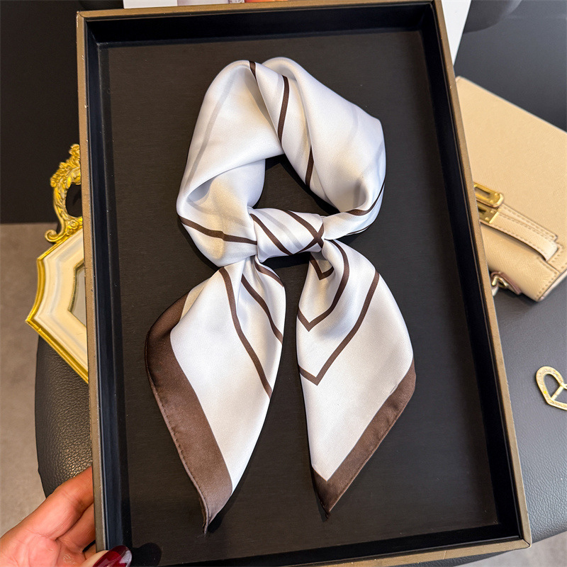 Foulard carré de luxe en satin à rayures pour femme, bandeau de créateur simple, bandana, accessoire pour cheveux