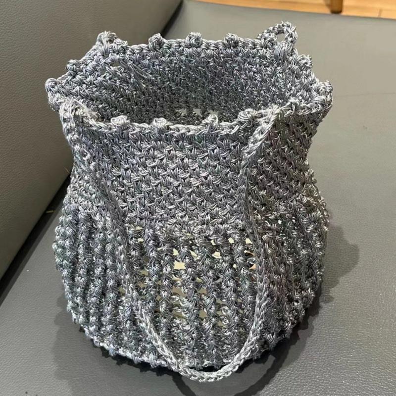 Fil à coudre fin et brillant en soie argentée, 200 mètres/rouleau, idéal pour le crochet et le tricot à la main, parfait pour les cardigans et capes d'été.