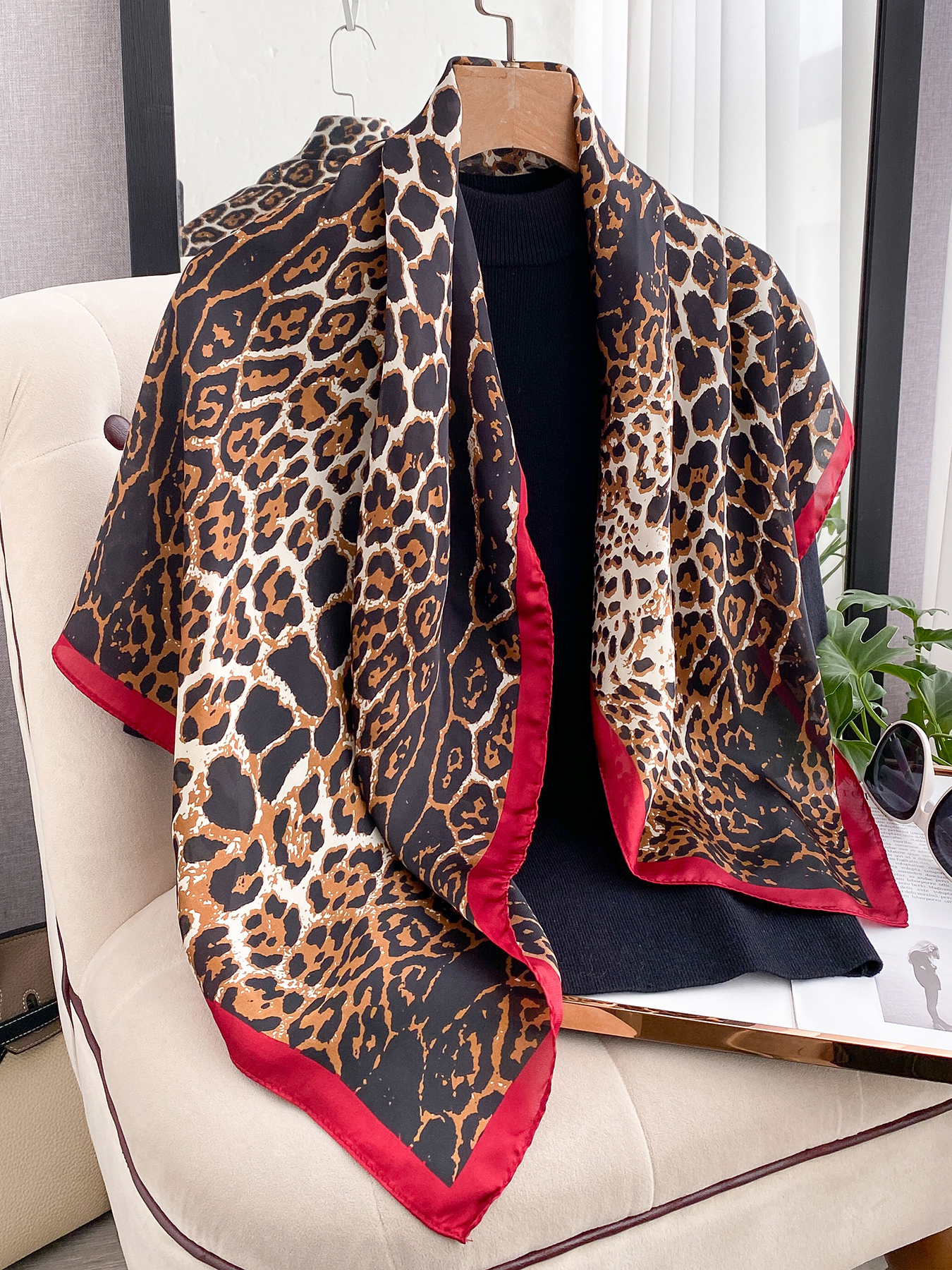 Foulard carré en soie imprimé léopard 90 cm, écharpe pour cheveux, foulard de créateur pour femme, hijab, châle en satin doux, bandeau