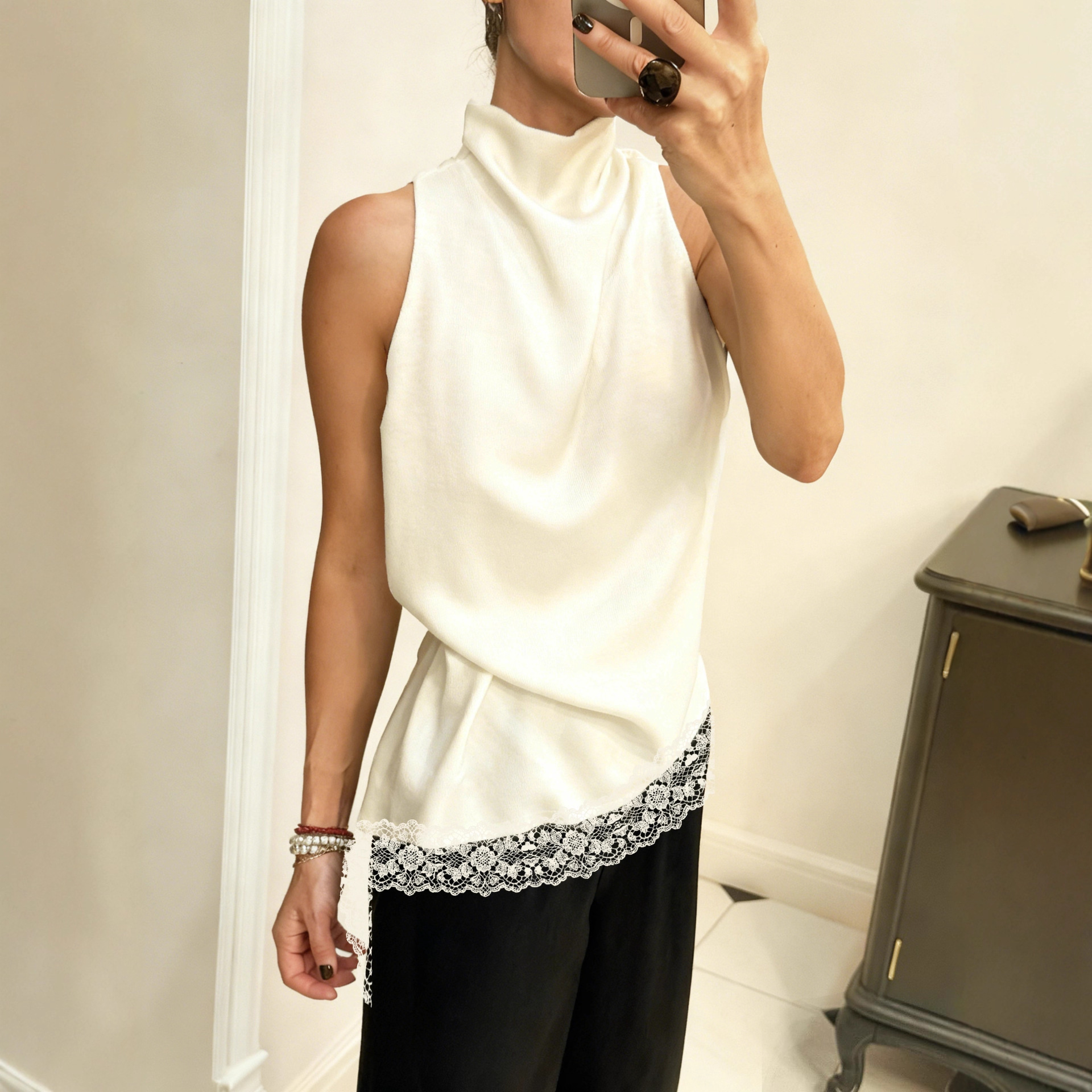 Gilet en soie asymétrique sexy avec empiècements en dentelle pour femme, style streetwear transfrontalier 2025, coupe ample, longueur standard, en polyester