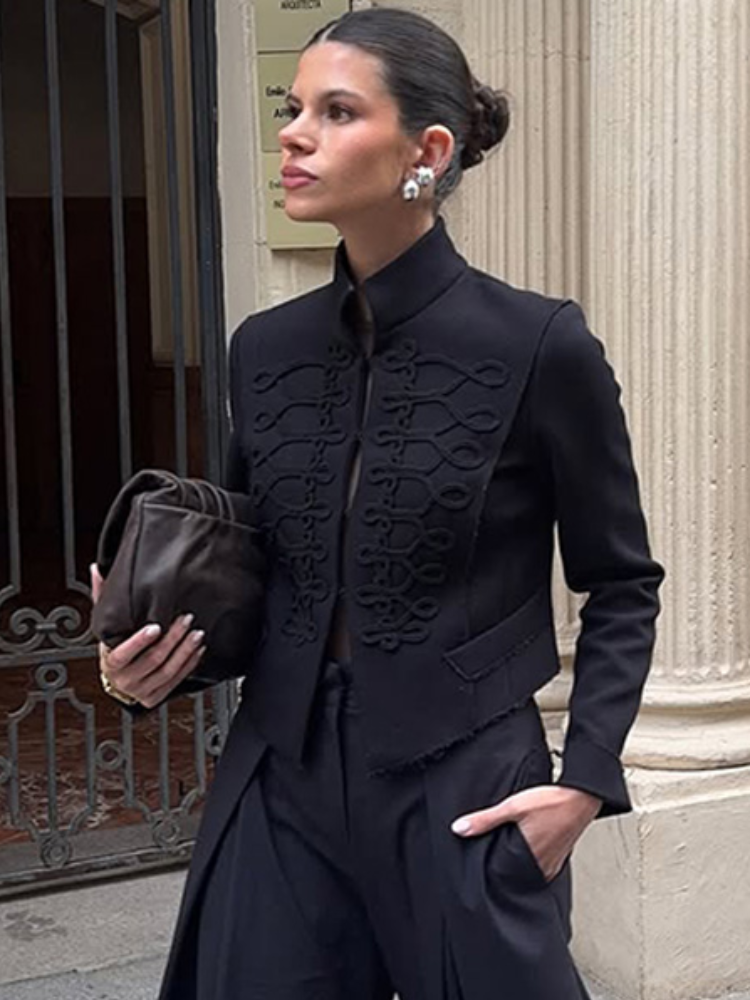 Blazer court élégant pour femme, veste ample à col montant et épaulettes, simple boutonnage, chic pour le bureau, collection Printemps 2026