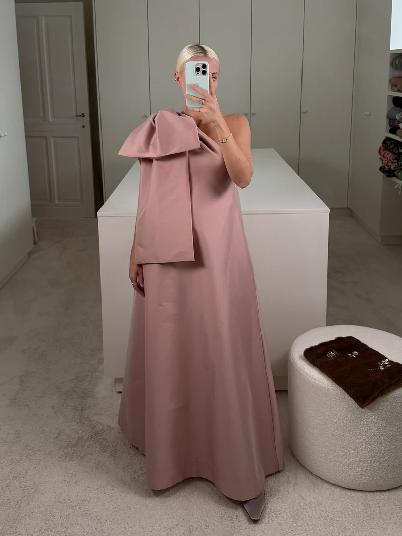 Robe longue simple et modeste pour femme, coupe trapèze, asymétrique à une épaule, style kaftan, avec joli nœud et poches, disponible en plusieurs couleurs