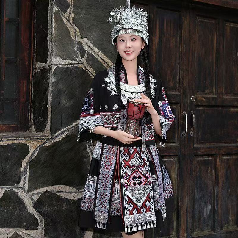Nouveauté : Costume traditionnel chinois Hmong pour femmes, Hanfu, tenues de spectacle de danse nationale Miao, costumes de scène pour Halloween