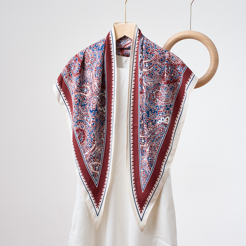 Écharpe triangulaire, nouveau design, écharpe bandana tendance pour femmes, écharpe de plage d'été et châle, décoration pour pantalon