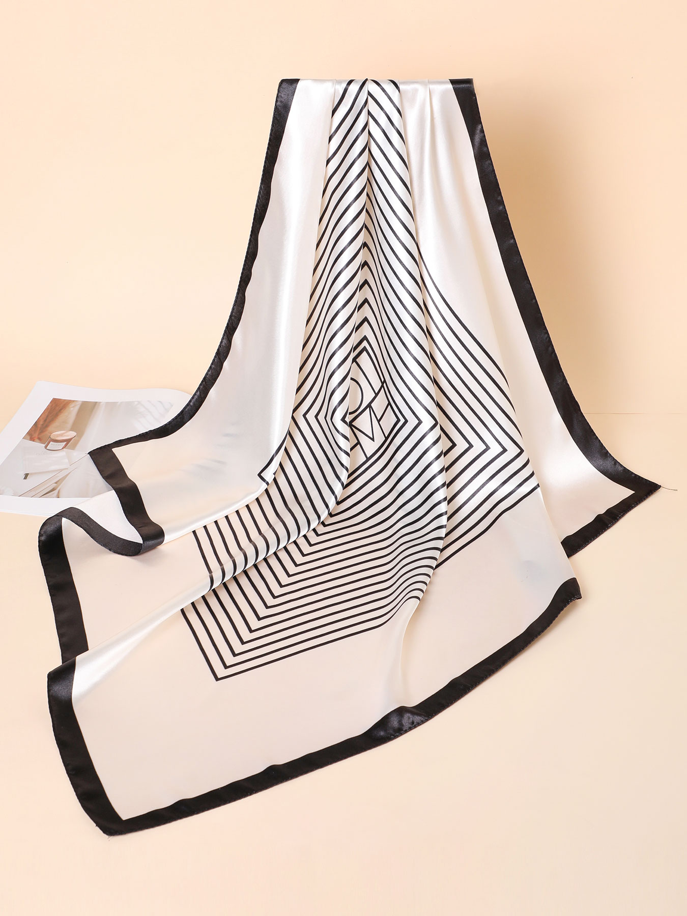 Écharpe carrée en satin à rayures noires et blanches 90x90cm, grand foulard pour femmes, châle de cou, accessoire multi-usage pour sac, cadeau