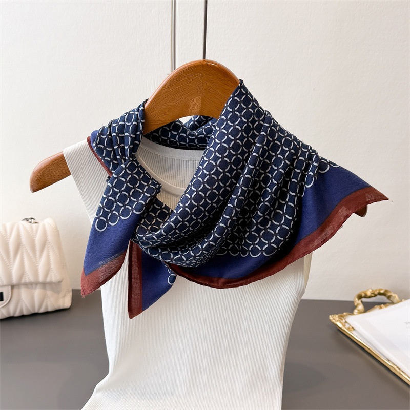 Écharpe carrée en soie synthétique 70% imprimé léopard, collection printemps-été, châle fin polyvalent, foulard, bandana pour cheveux pour femme