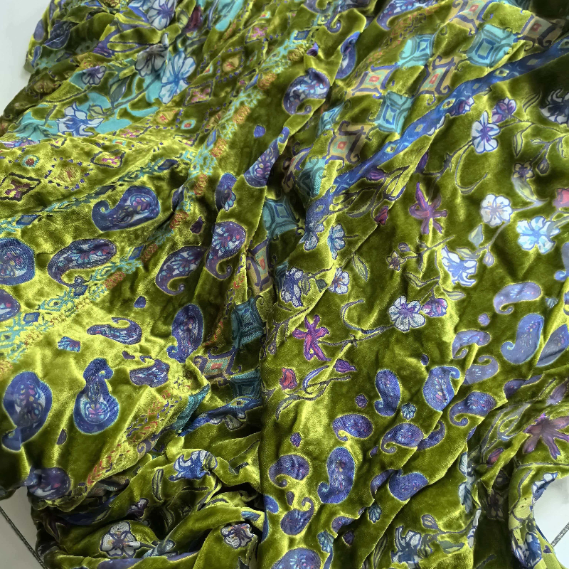Tissu en velours brûlé vert soie à motif floral cachemire, vendu au mètre, pour robes d'été, tissu de créateur micro-transparent, largeur 140 cm