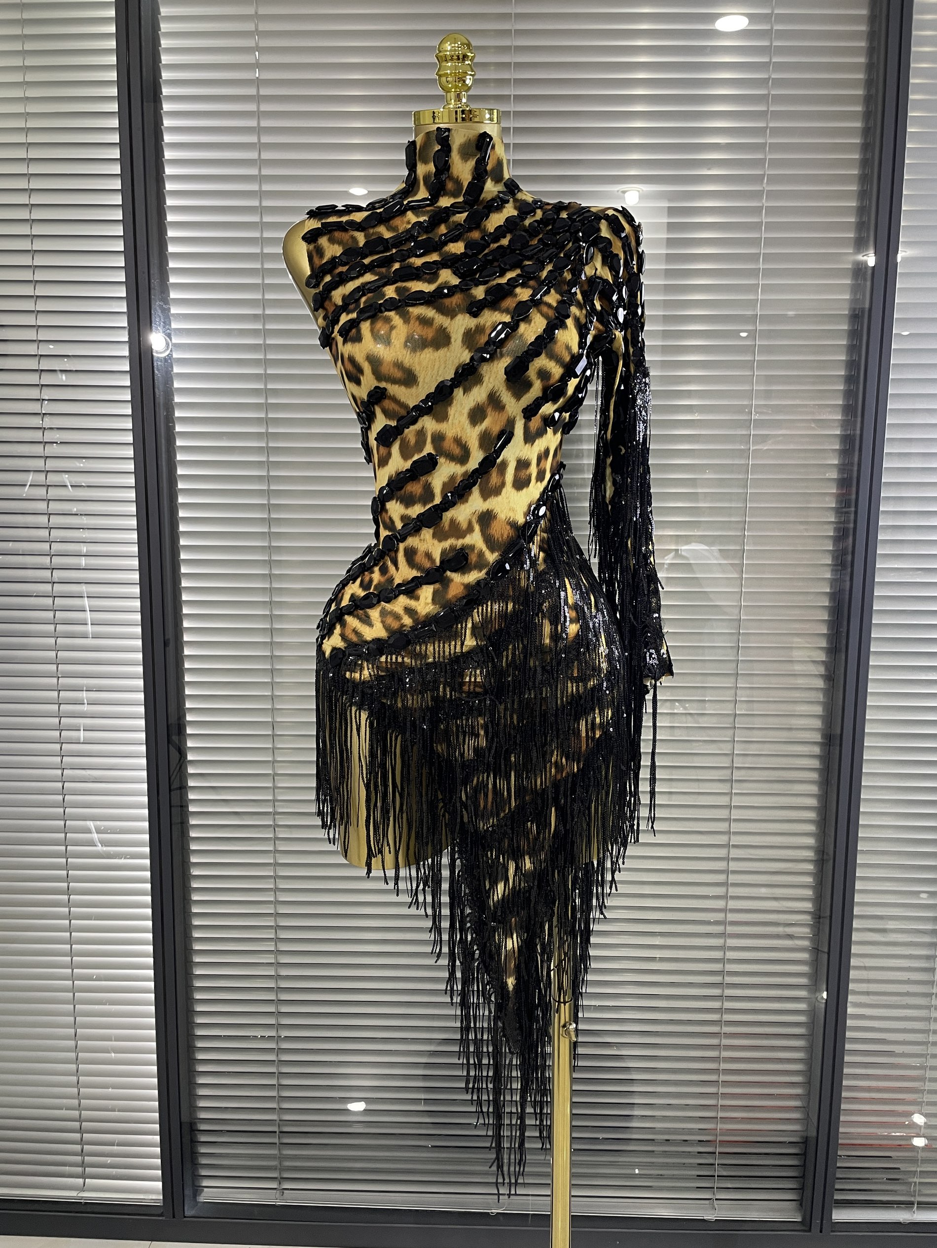 Nouvelle robe moulante mini asymétrique pour femme, couleur léopard, sexy, en maille transparente, à franges, pour soirée, boîte de nuit, scène