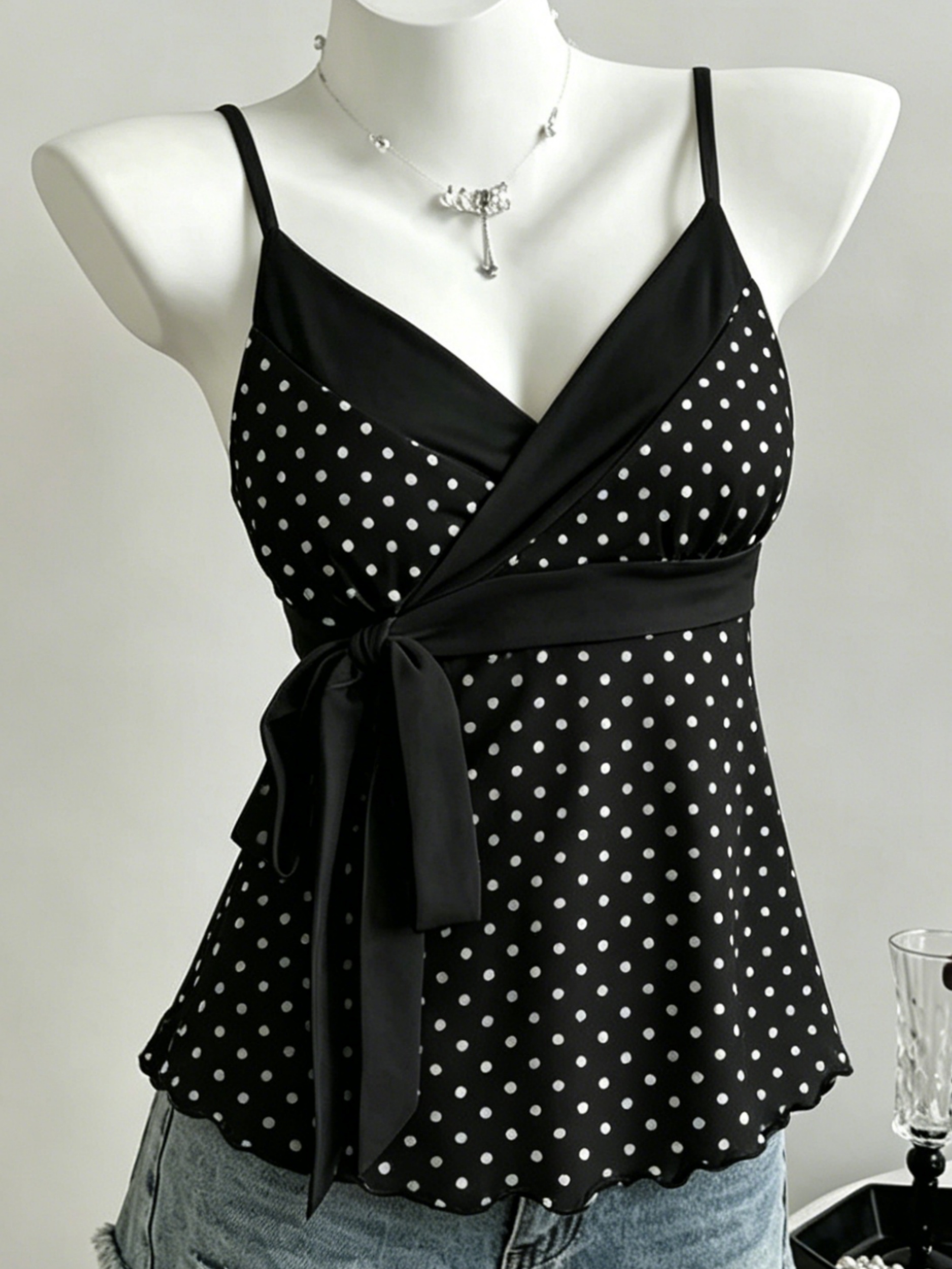 Camisole Femme à Bretelles Fines, Col Contrastant, Taille Nouée Latérale, à Pois, Ourlet Festonné, Style Y2K, Été 2026, pour Sorties, Décontracté, Streetwear