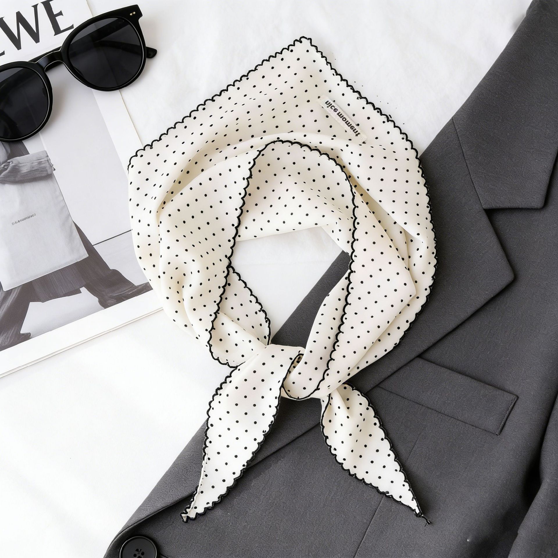 Élégant foulard triangulaire en soie à fines rayures pour femme, nouvelle mode, cache-cou, bandeau à pois doux, turban coréen, petits foulards frais
