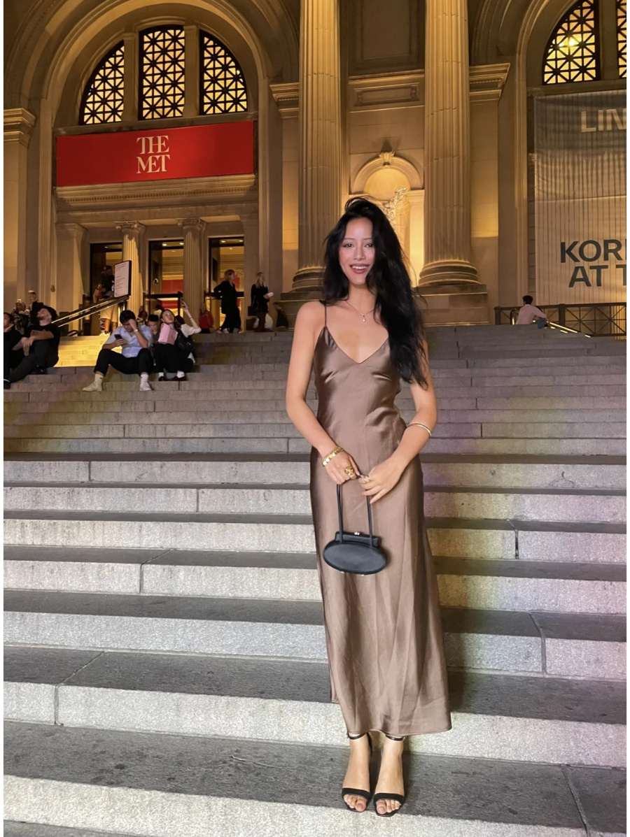 Nouvelle robe élégante pour femmes, en soie satinée, texture satinée, robe mi-longue sexy dos nu, robe de soirée