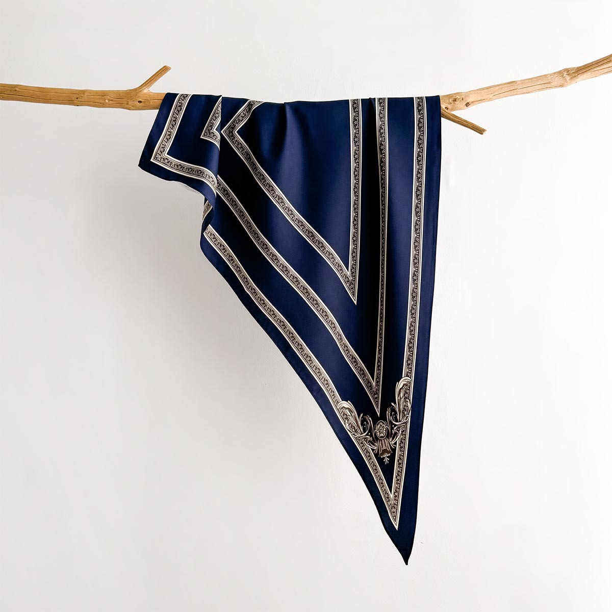 Foulard triangulaire de luxe pour femme, en satin effet soie, écharpe de tête, foulard de cou, bandana, châle, hijab