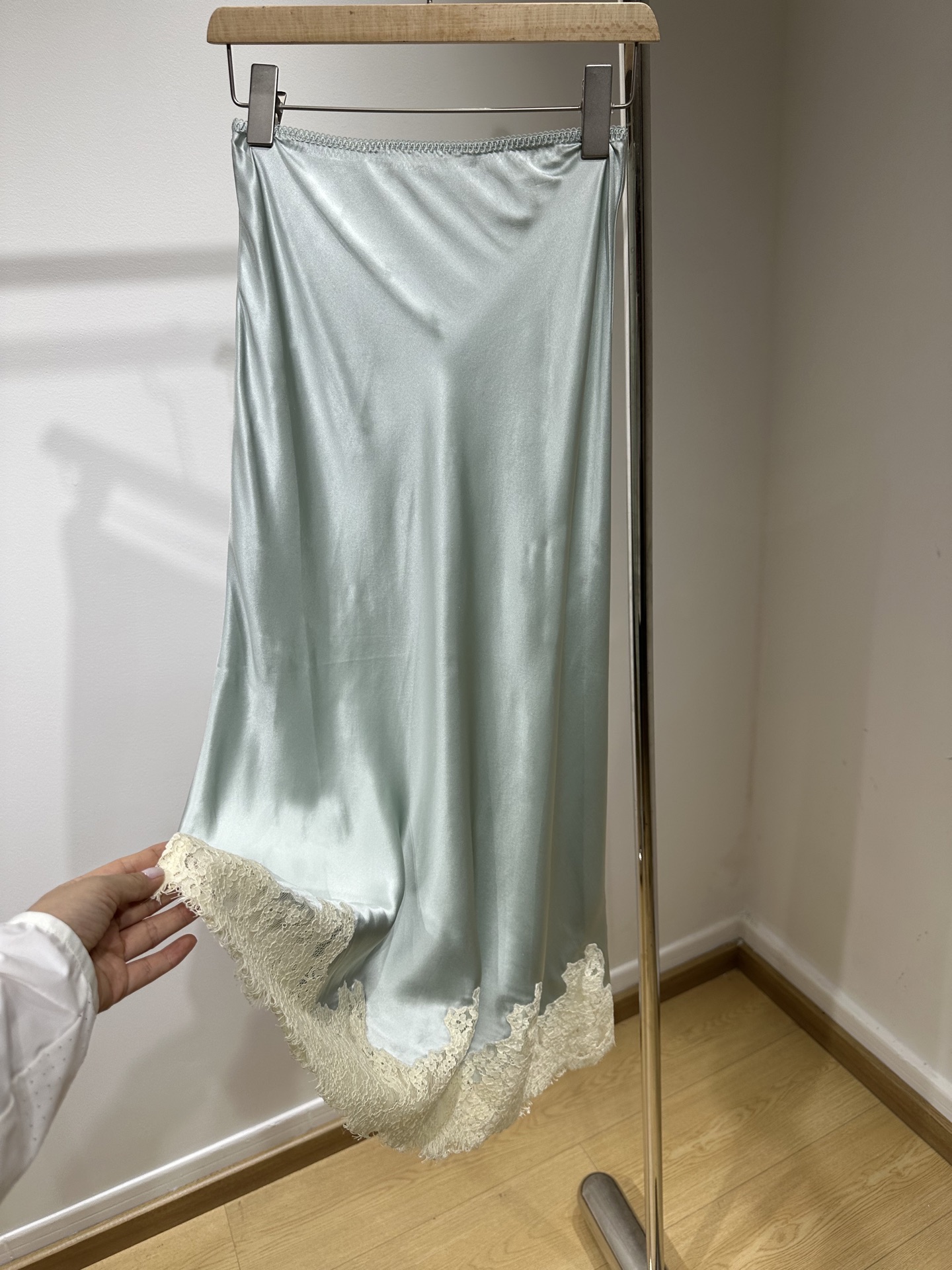 Jupe midi élégante pour femme en dentelle brodée, 100% soie, taille élastique, coupe trapèze