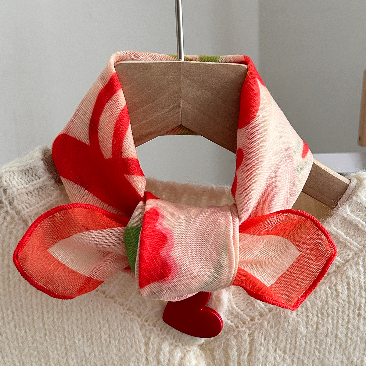 Nouveau style printemps-automne, petit foulard carré en soie à fleurs roses pour femmes, foulard décoratif haut de gamme, petit foulard polyvalent pour le cou, 1 pièce