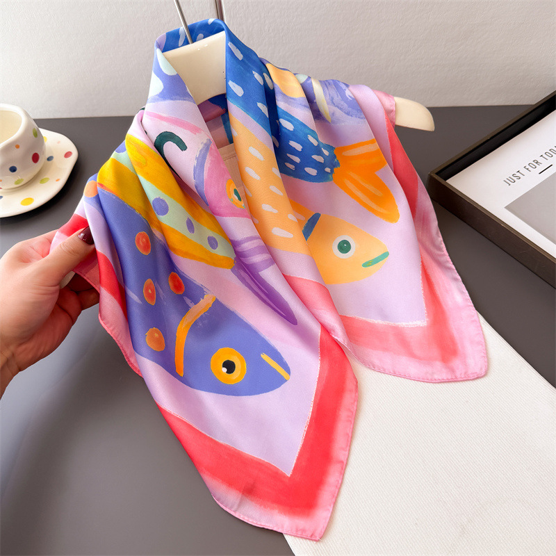 Foulards carrés en soie à motif poisson tendance pour femmes, élégants hijabs toutes saisons, décoratifs pour le cou, bandanas doux