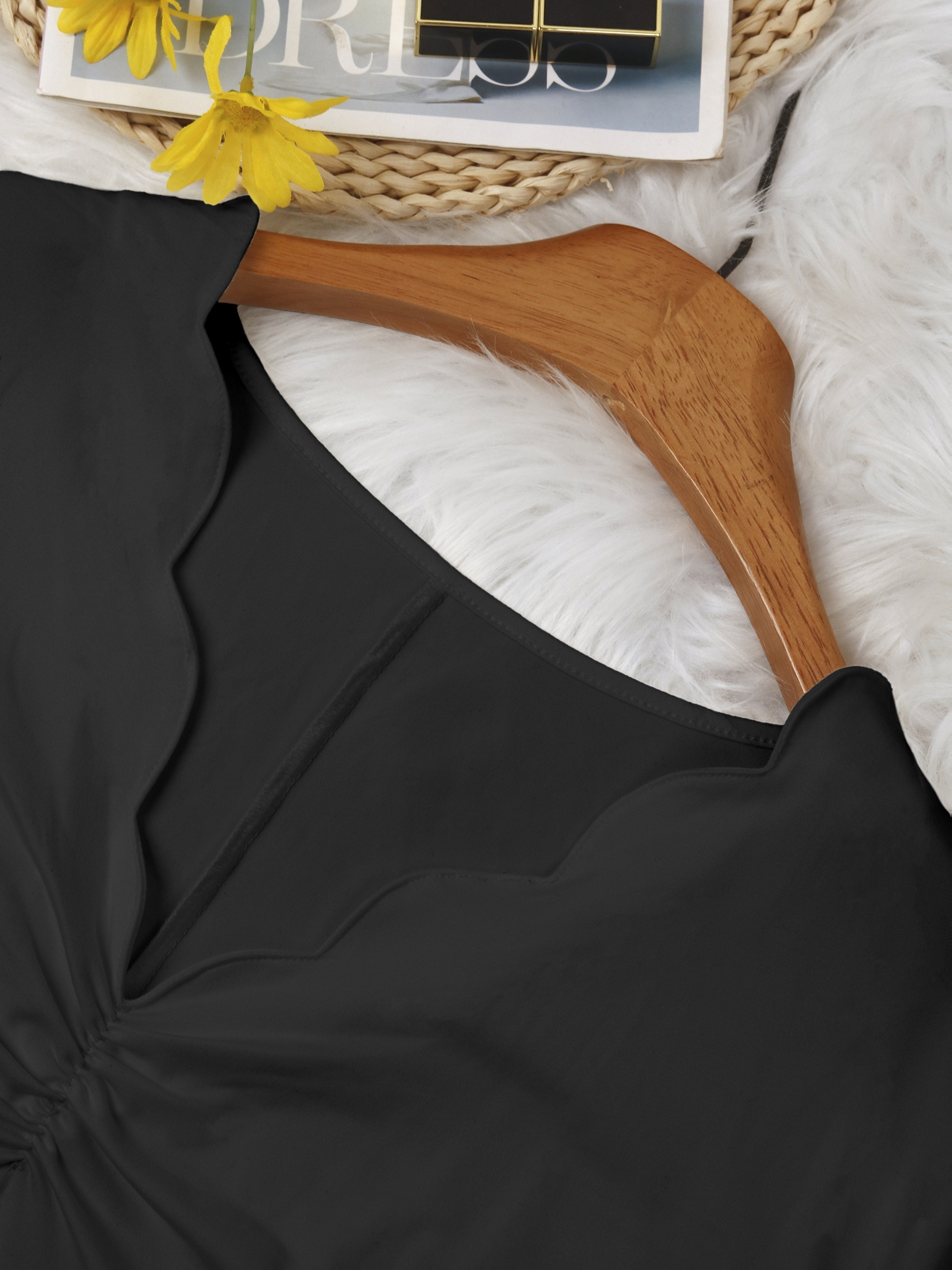 Chemise à manches longues à col en V festonné pour femmes grandes tailles, pour un style élégant et chic