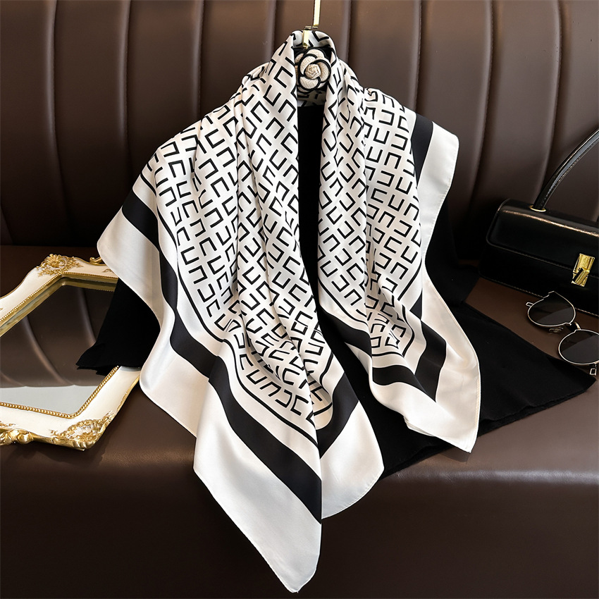 Écharpe en satin sergé pour femme, grand châle carré, écharpe de sauna élégante, bandana de protection solaire de plage, impression de luxe, nouvelle mode, 90x90cm