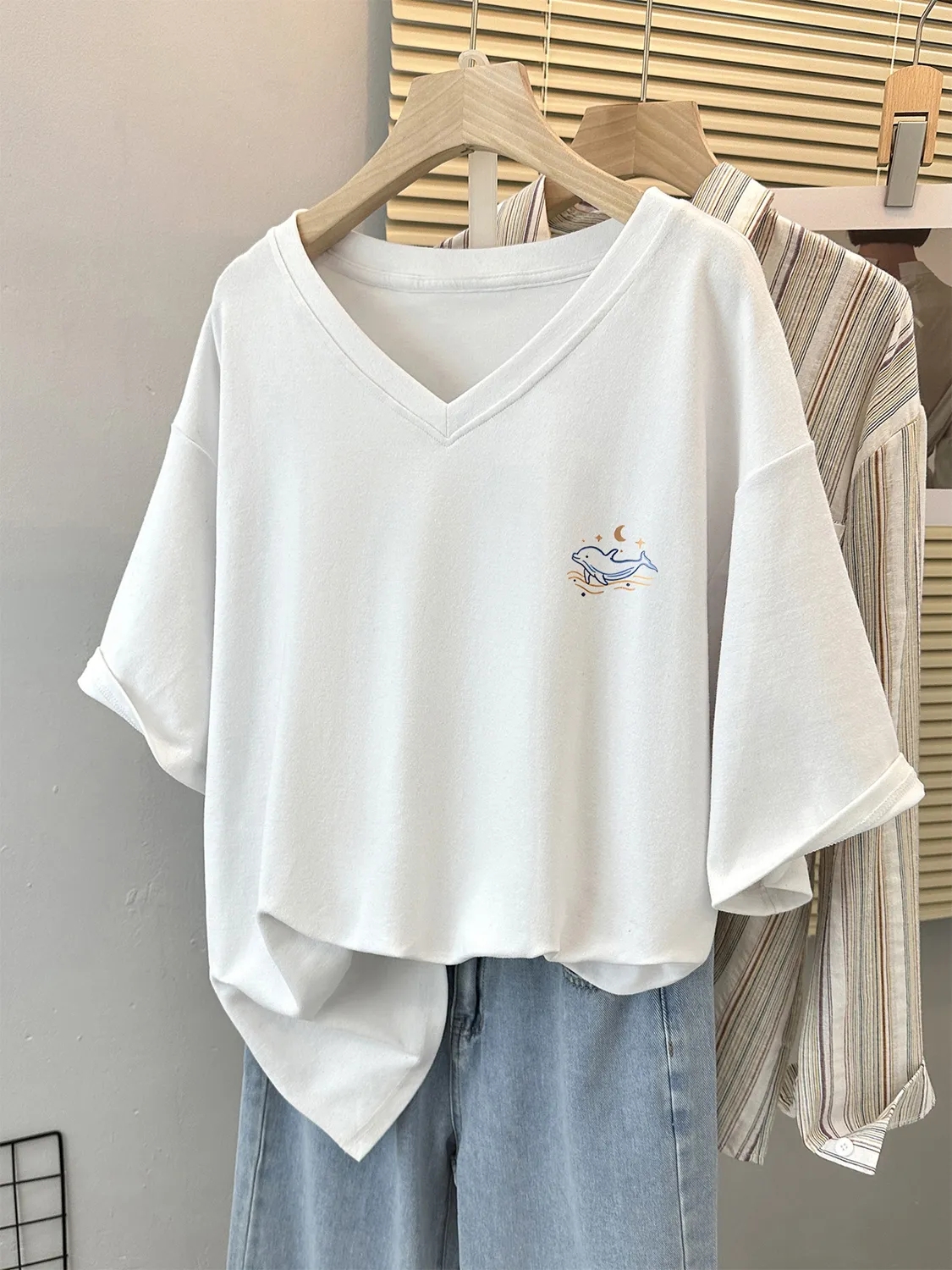 Grande taille 6XL 150KG été femmes dessin animé coton à manches courtes T-shirt col en V montre de sport grande taille T-shirt femme vêtements