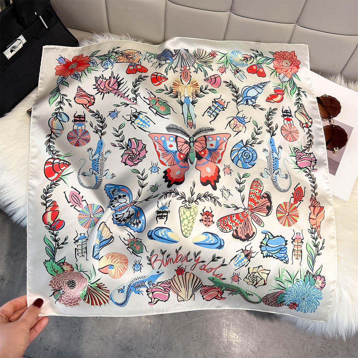 Nouvelle écharpe légère d'été à imprimé floral en fausse soie, petit foulard carré 70 cm, châle décoratif, cache-cou double usage pour femme