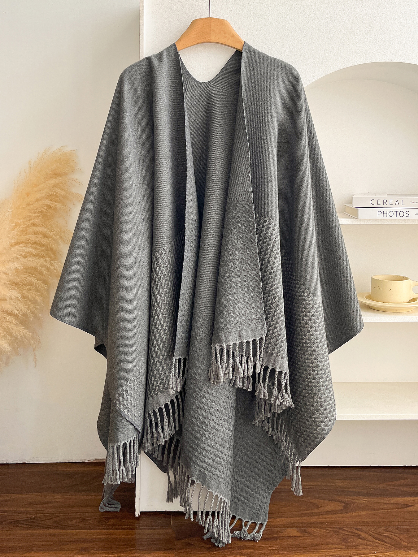 Nouveau style populaire automne-hiver : Écharpe chaude à franges et fente, double face, ondulée tridimensionnelle, tendance, idéale comme cadeau d'anniversaire