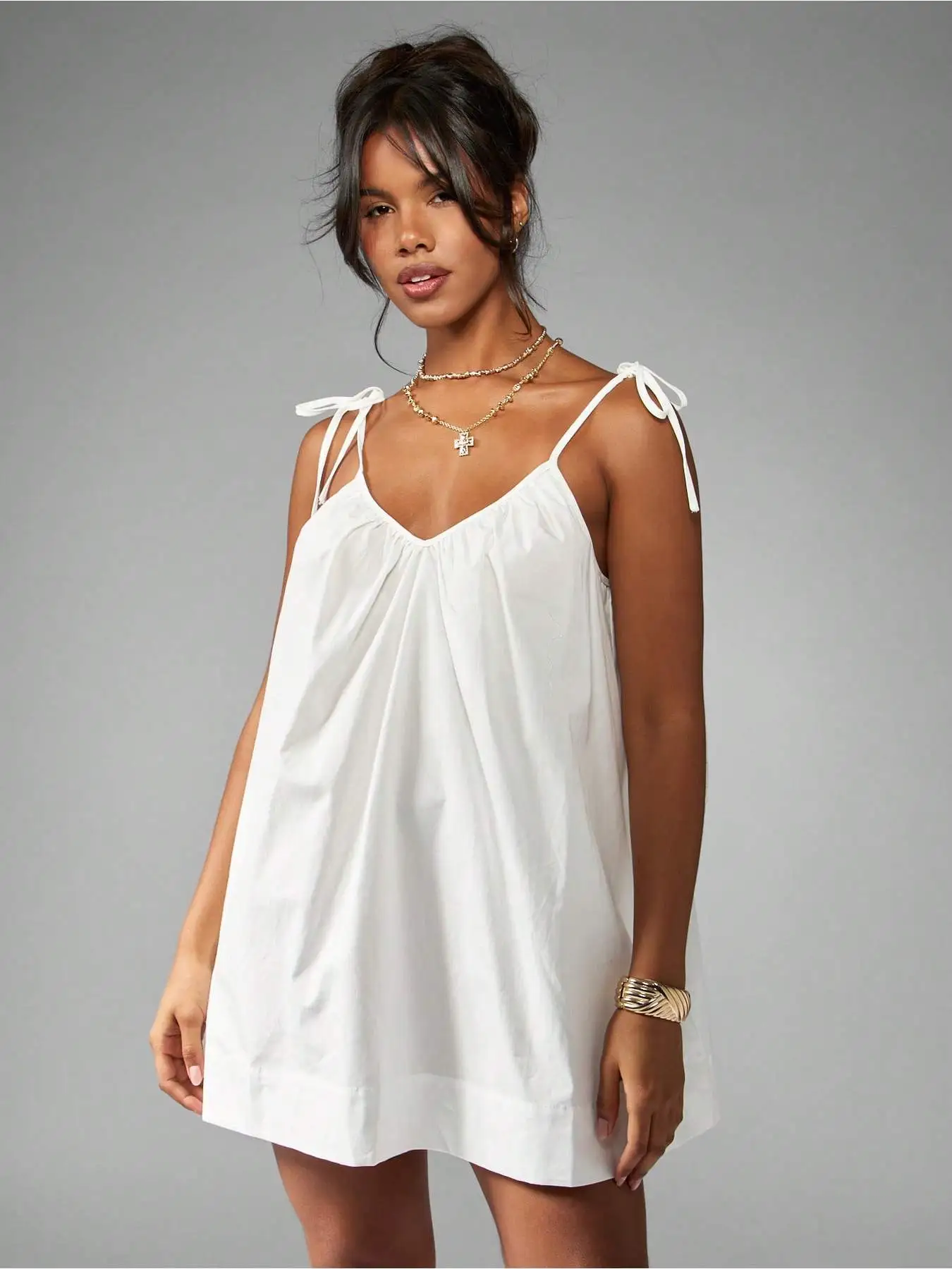Robe décontractée pour femme à col en V, couleur unie, confortable, avec bretelles, mini-jupe courte, élégante et tendance