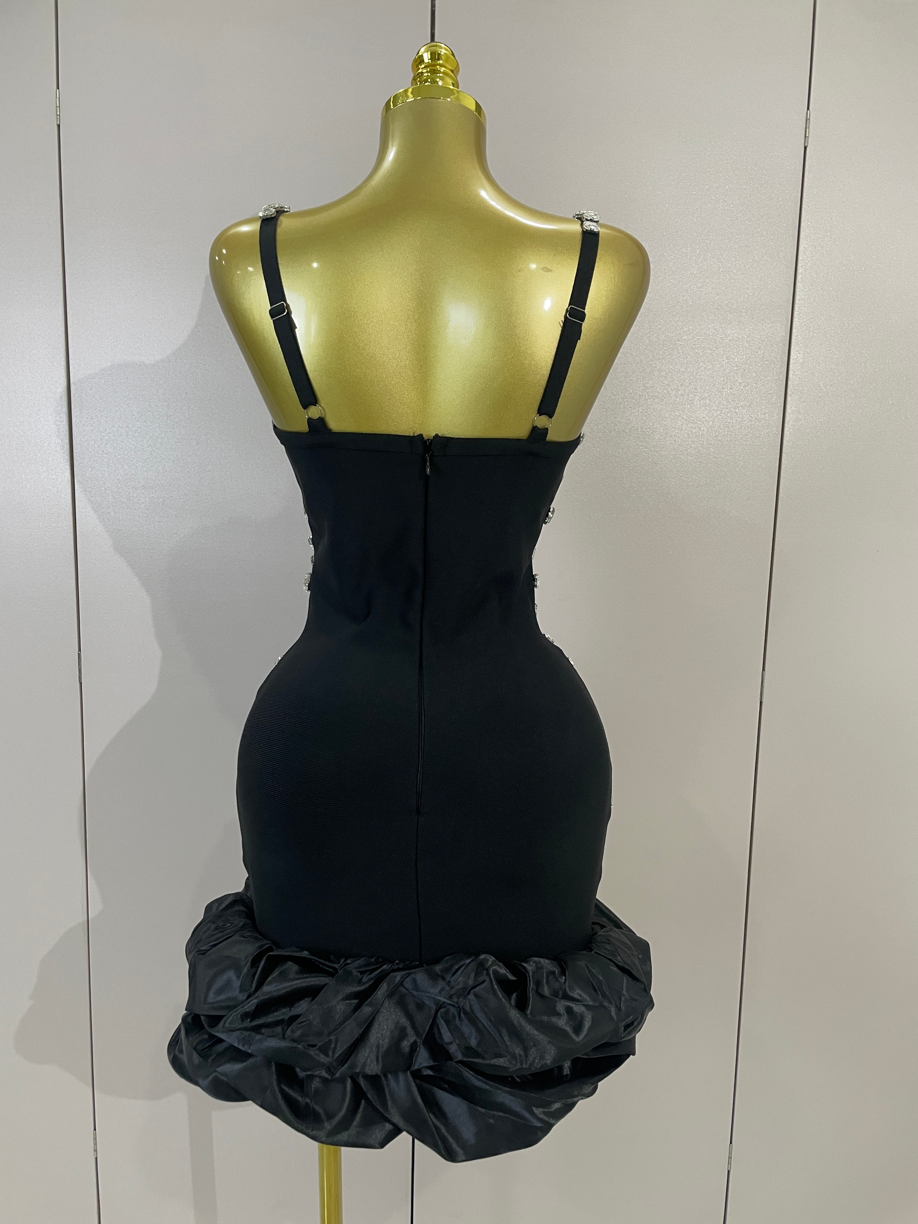 Robe Mini Moulante Bandage Sans Manches de Luxe pour Femme avec Diamants – Idéale pour Soirées, Bals de Promo, Clubs, Anniversaires et Célébrations Élégantes