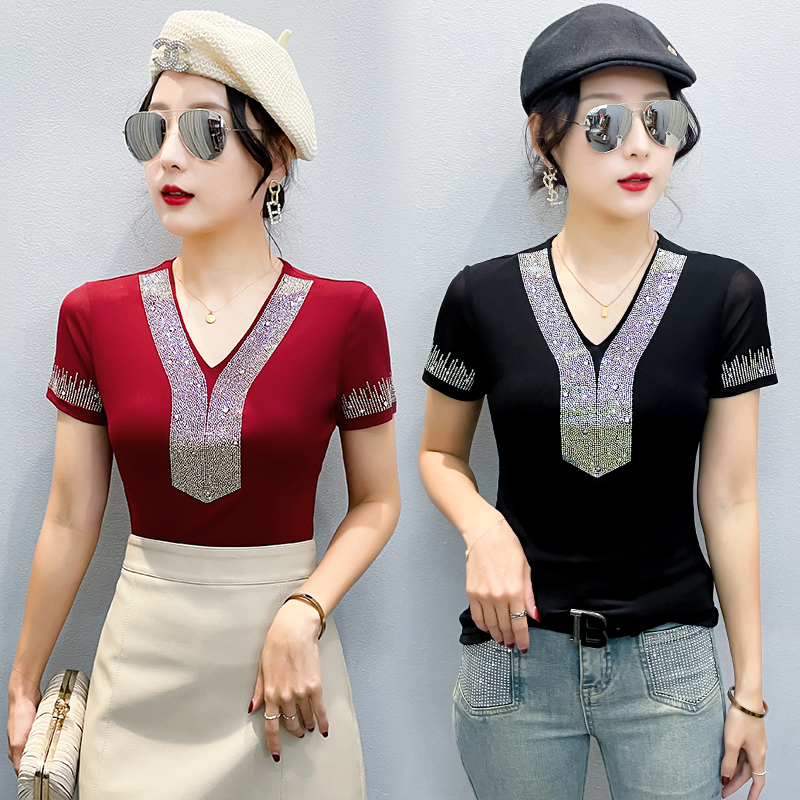 T-shirt à col en V orné de strass pour femme, chemisier d'été à manches courtes, coupe ajustée, haut décontracté en maille extensible tendance