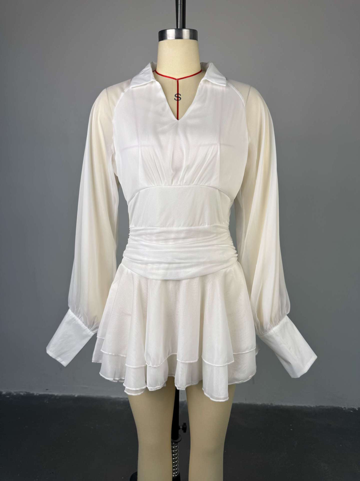 Américain européen nouvelle mode 2025 été femmes blanc couleur unie col en v lanterne manches taille haute a-ligne robe élégante femme