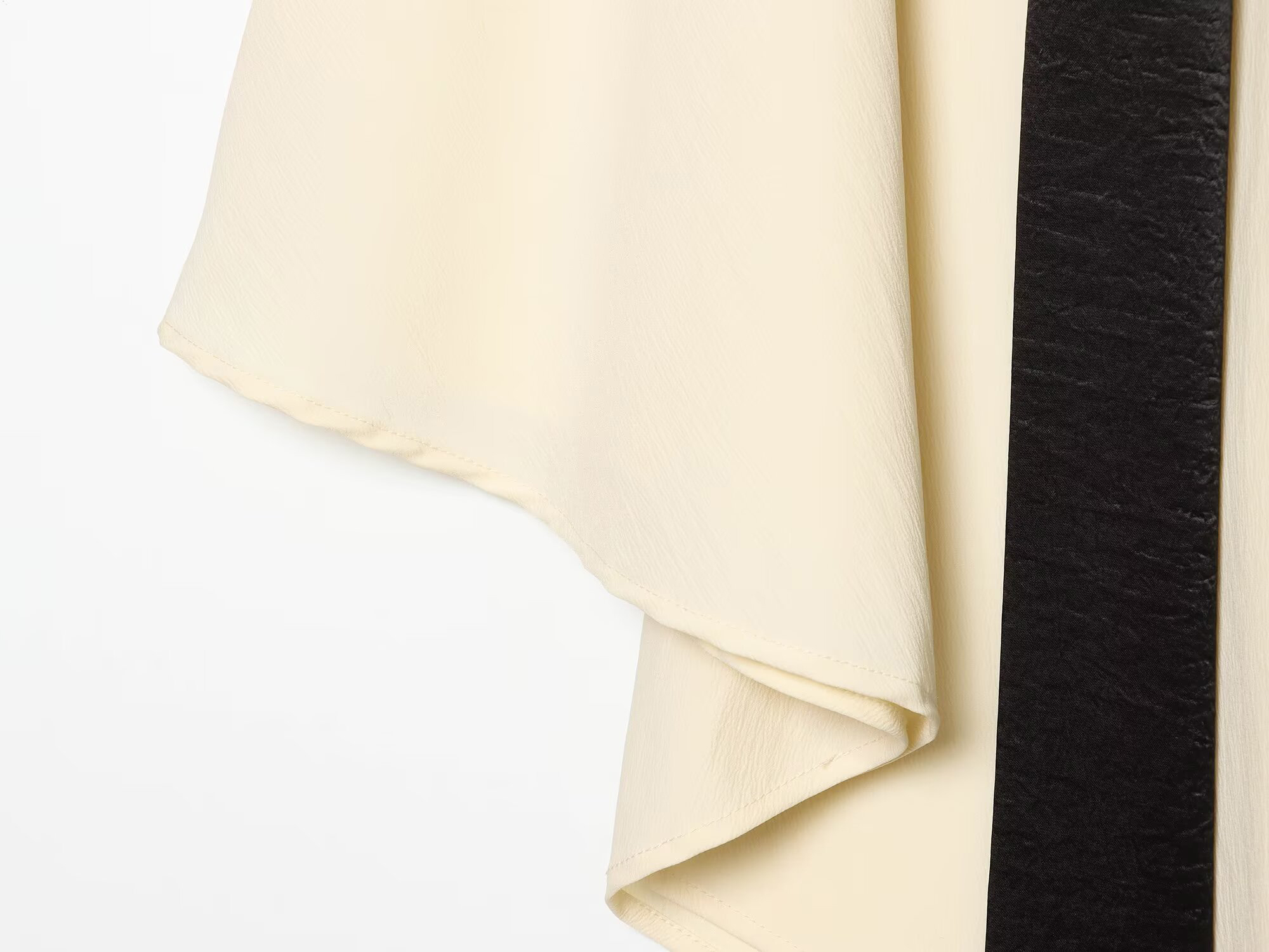 Nouvelle tenue d'été pour femmes avec un style européen et américain, chemise à col rond et décoration asymétrique en écharpe
