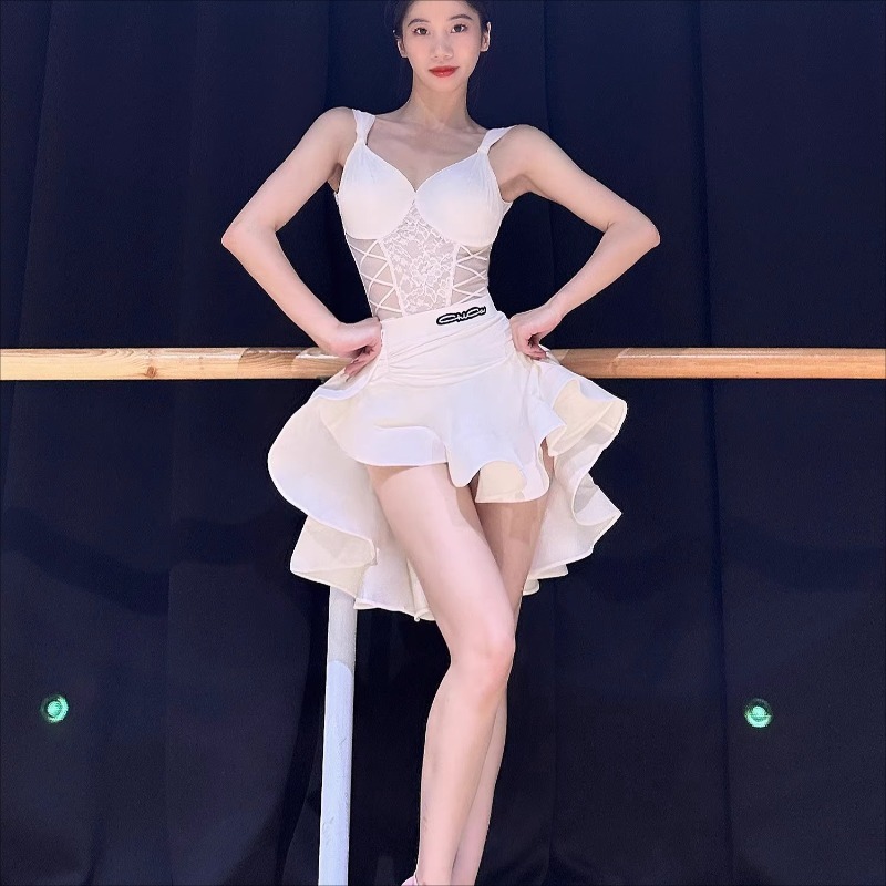 Robe de danse latine pour femmes, tenues en dentelle, hauts de soutien-gorge, jupe à volants, Costumes de spectacle sur scène pour concours de danse pour adultes