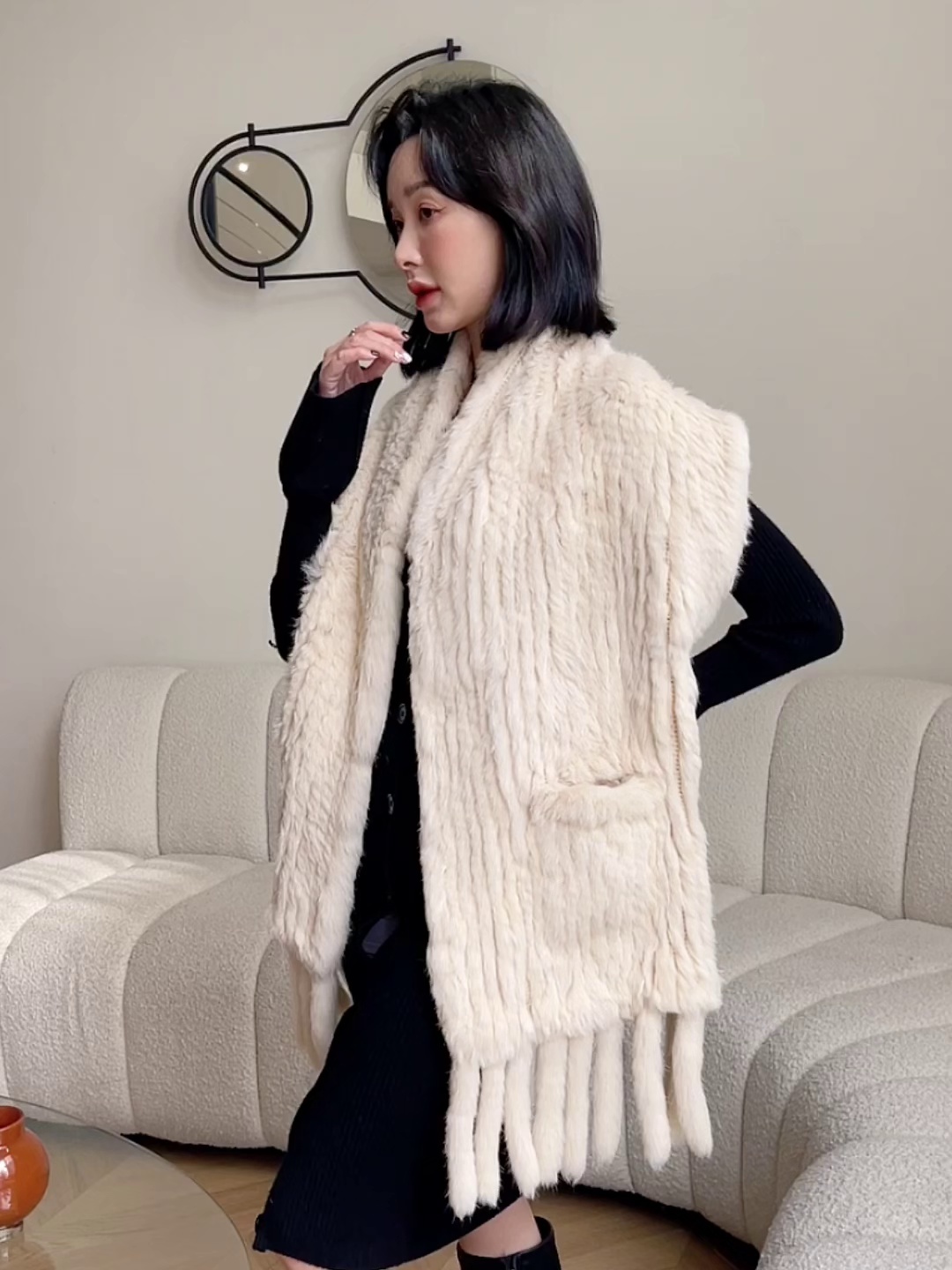 Nouveau châle en fourrure de lapin véritable double face tricoté pour femme, style à pompons, grande écharpe en fourrure avec poches, écharpe chaude d'hiver