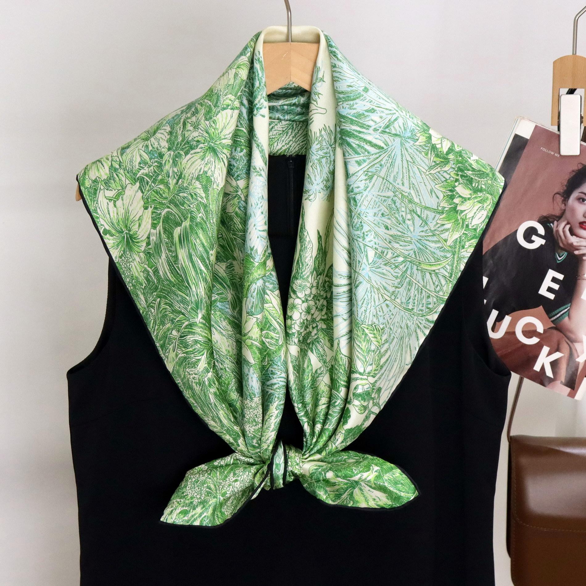 Écharpe de créateur en soie véritable 90 cm carré, châles et étoles 100 % soie de mûrier pour femme, élégant imprimé floral, foulard femme, bandana 2026